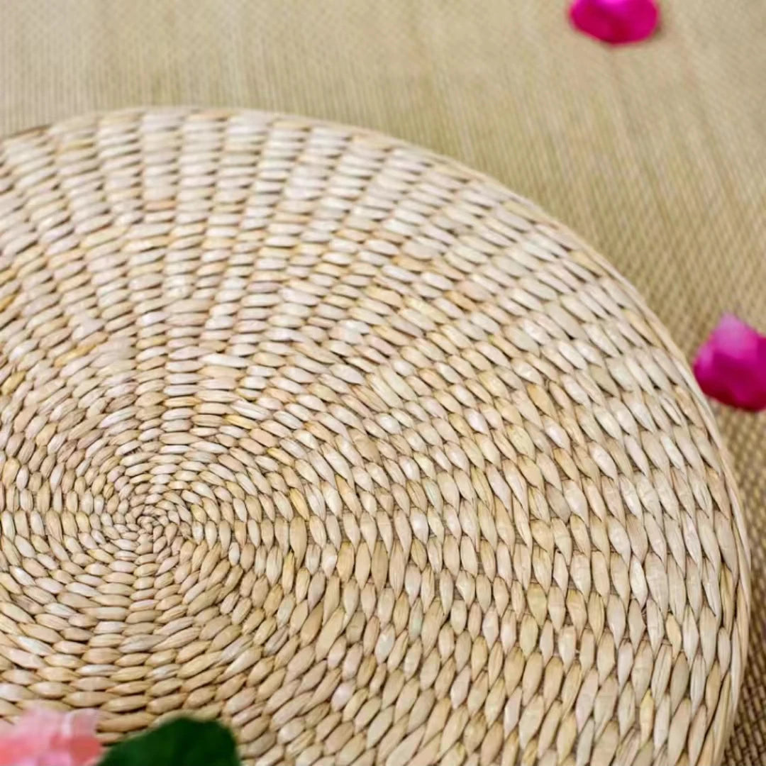 Pouf rond en paille naturelle tressée à la main 40 × 40 cm, coussin tatami de sol style japonais, textile de maison.